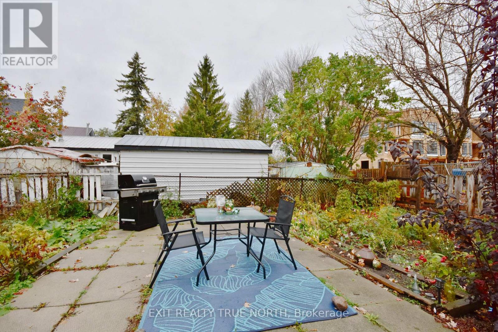 122 ELGIN ST