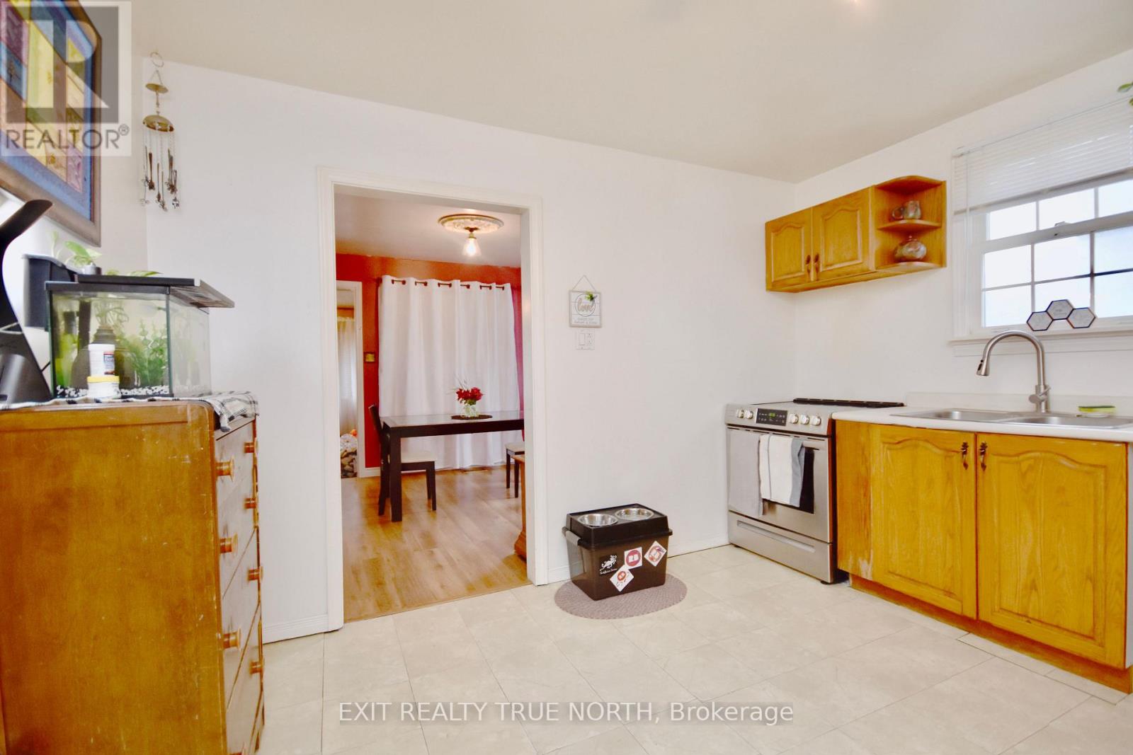 122 ELGIN ST
