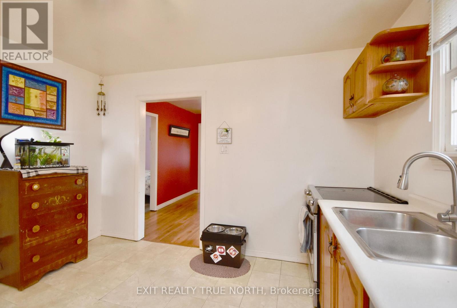 122 ELGIN ST