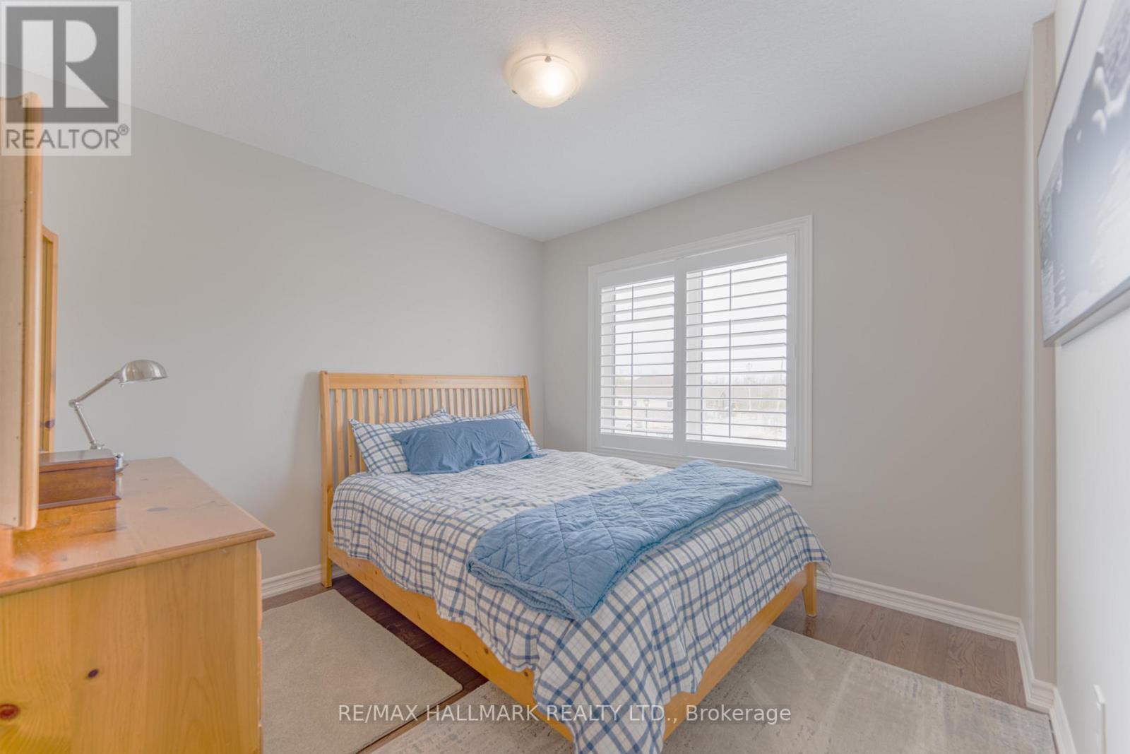 44 GREAVES AVE
