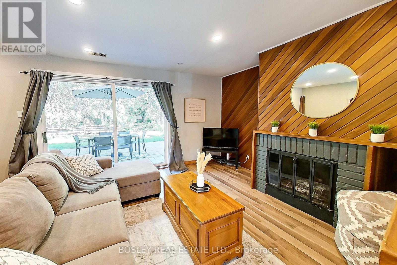 124 ESCARPMENT CRES