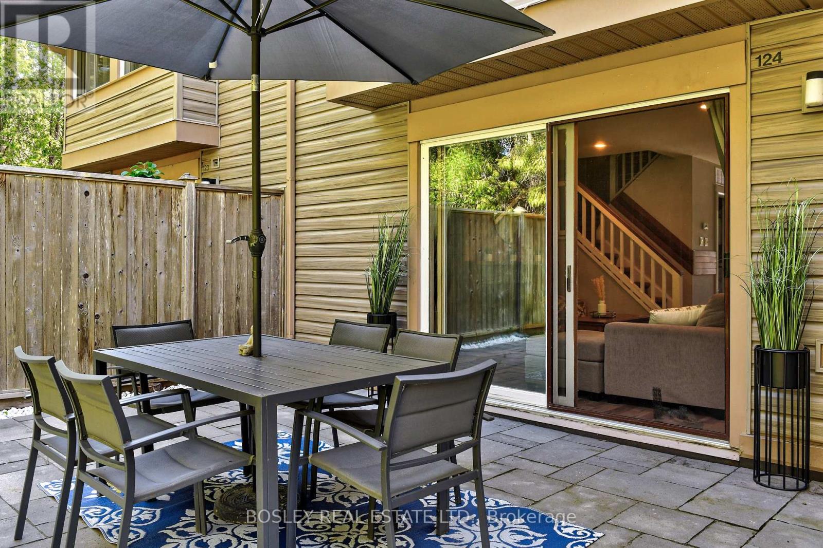 124 ESCARPMENT CRES