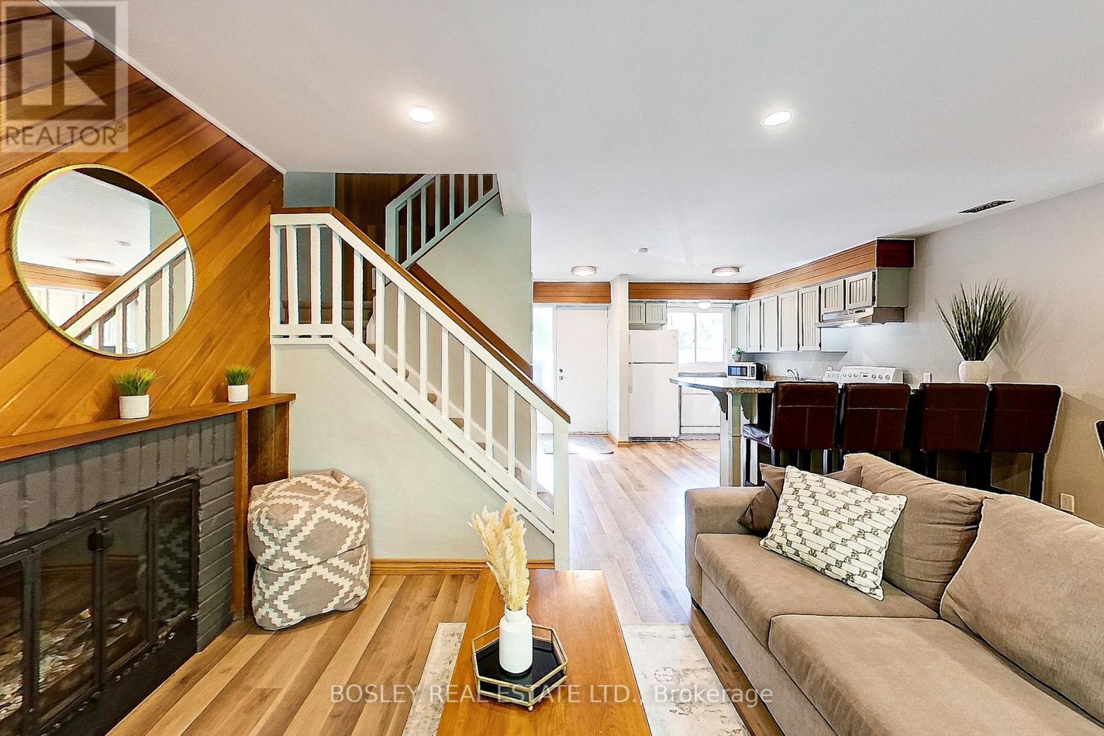 124 ESCARPMENT CRES