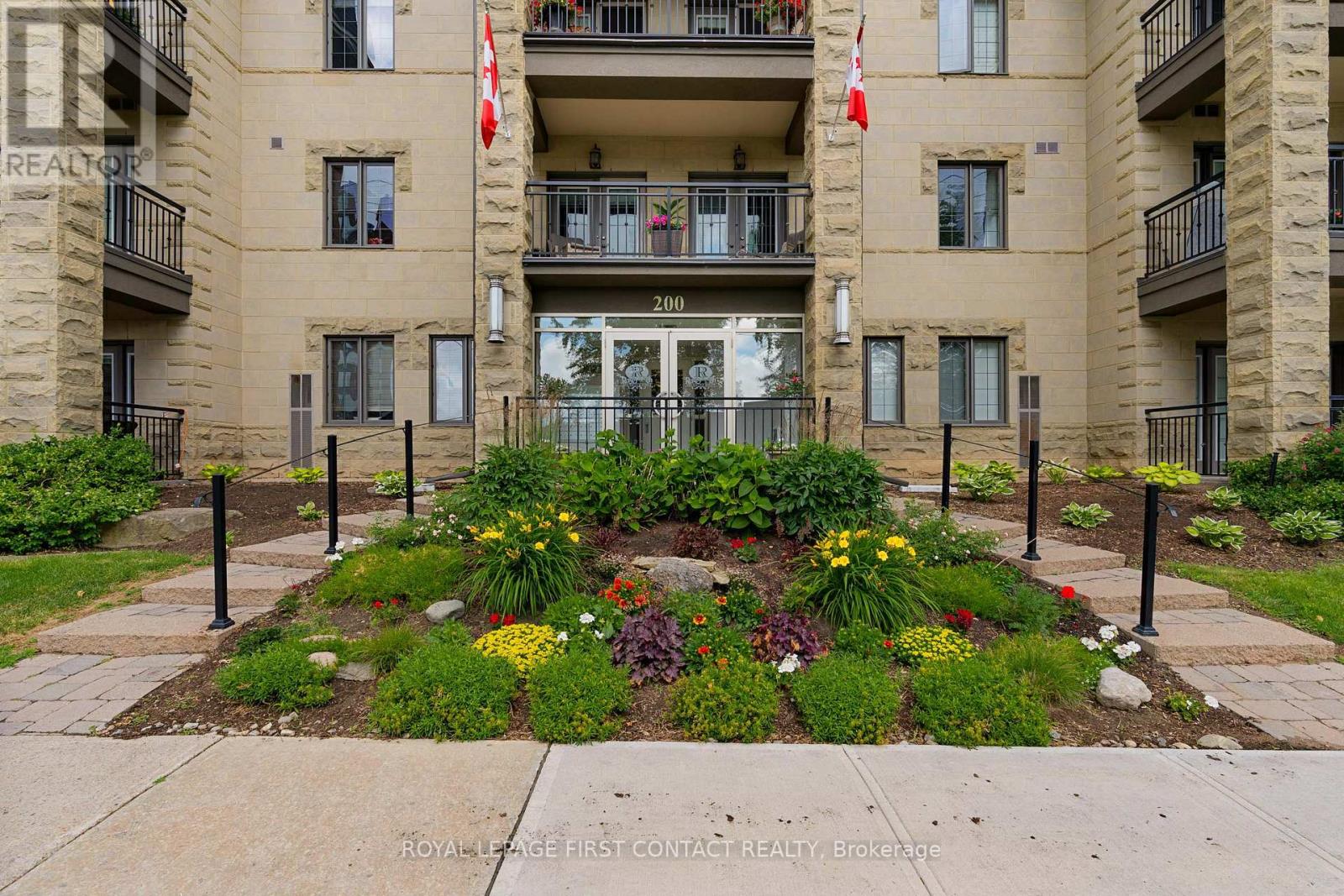 #104 -200 COLLIER ST, #104
