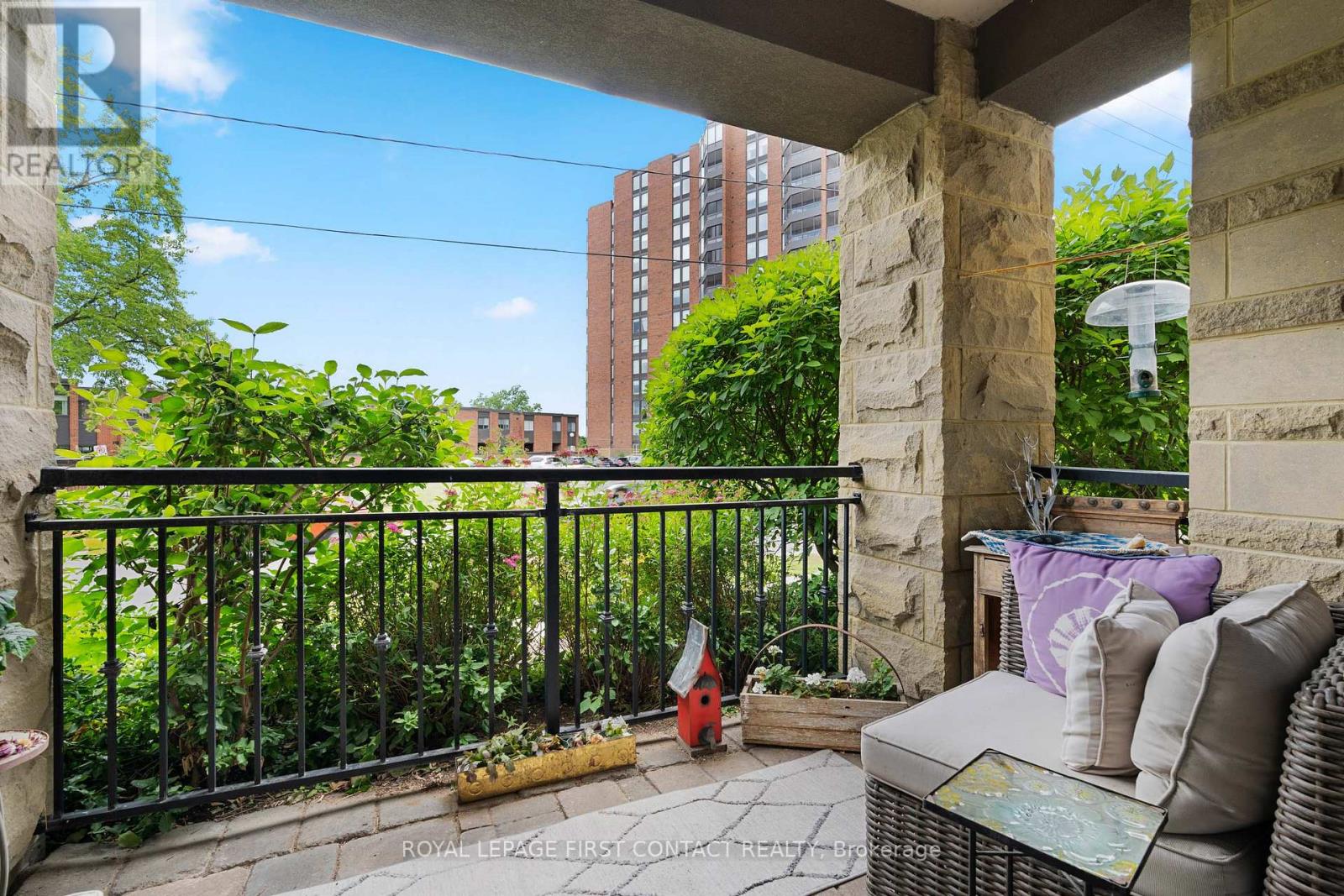 #104 -200 COLLIER ST, #104
