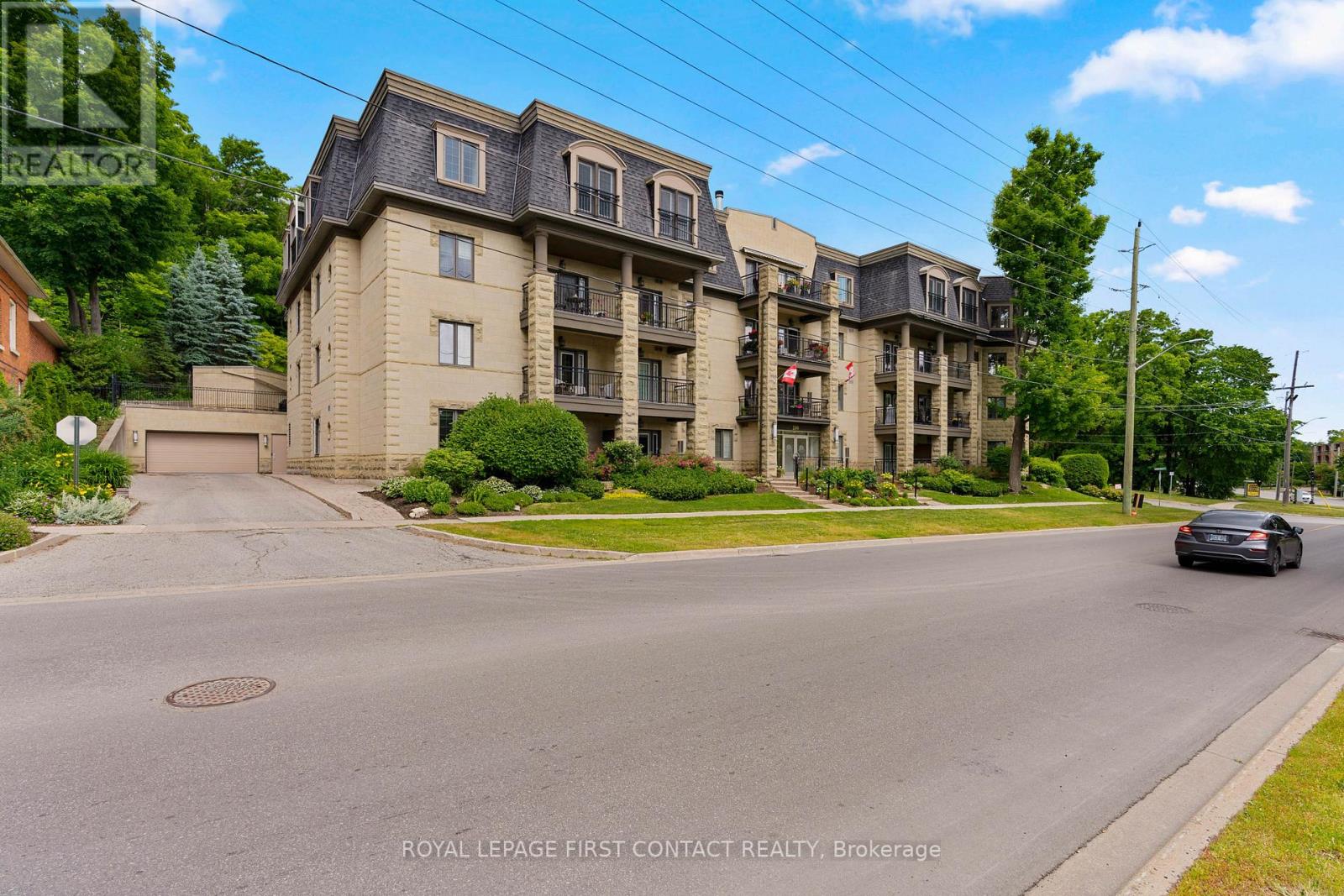 #104 -200 COLLIER ST, #104