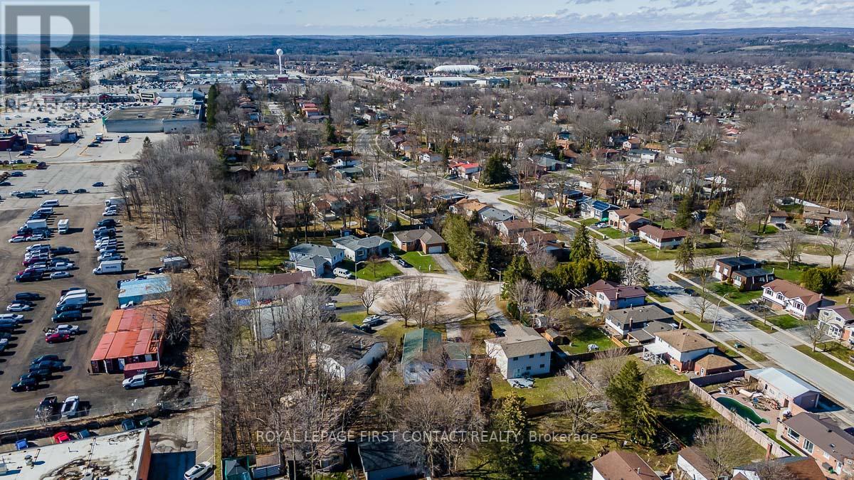 3 CHESTNUT CRT