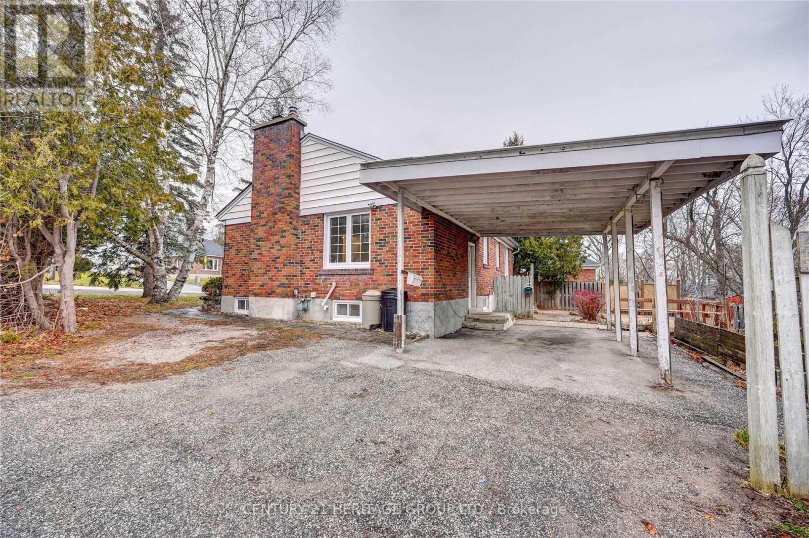 #MAIN -36 ARGYLE AVE, #Main