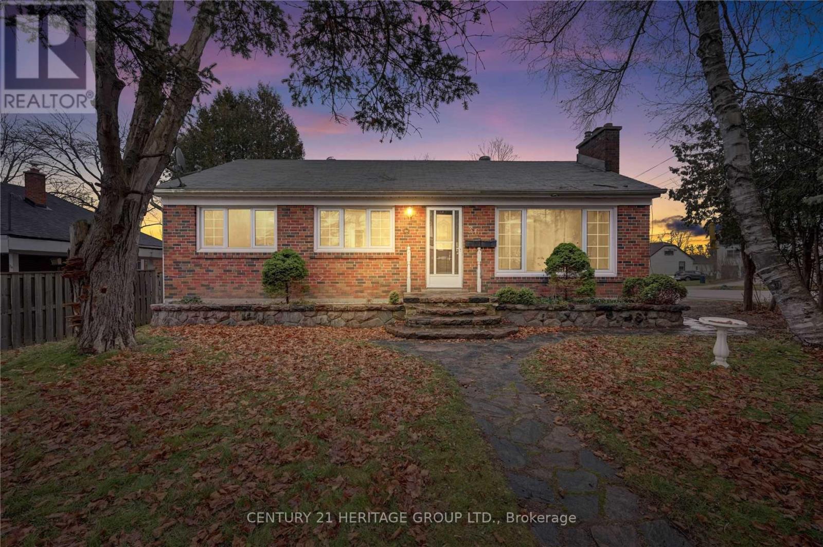 #MAIN -36 ARGYLE AVE, #Main