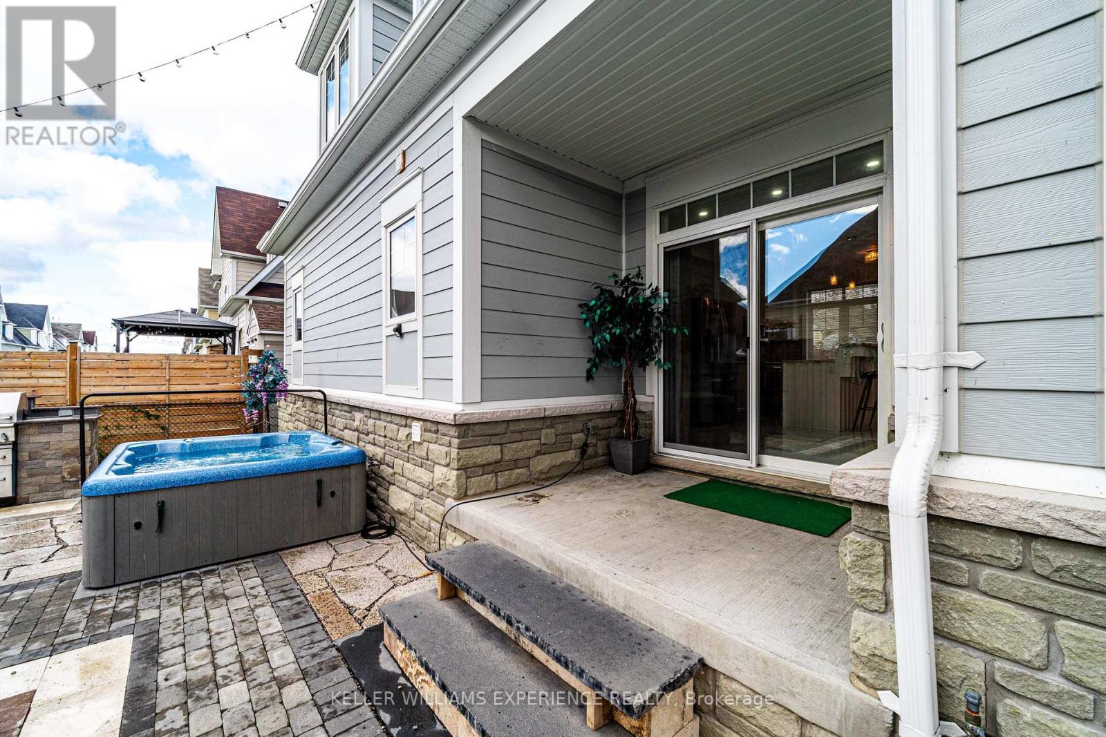 61 RIVERWALK PL