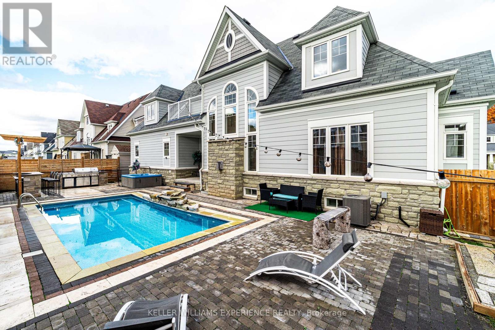 61 RIVERWALK PL
