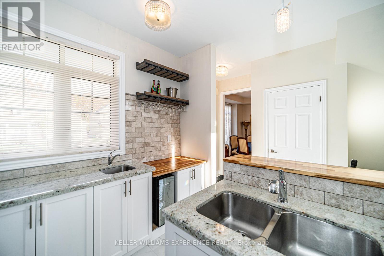 61 RIVERWALK PL