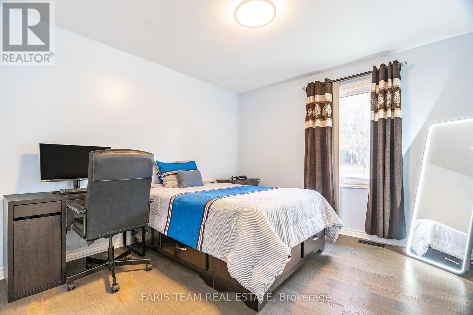 66 HAWTHORN PL