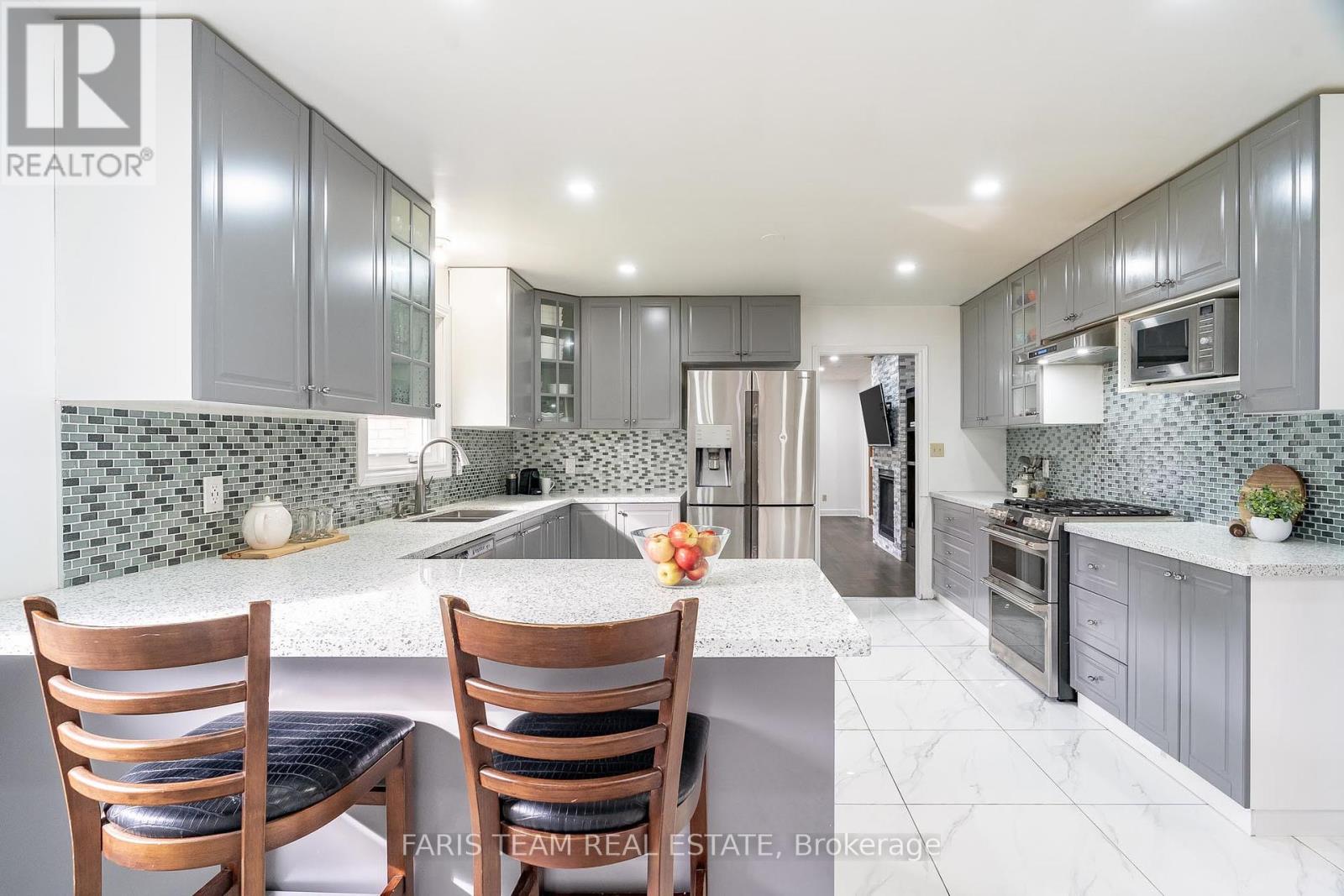 66 HAWTHORN PL