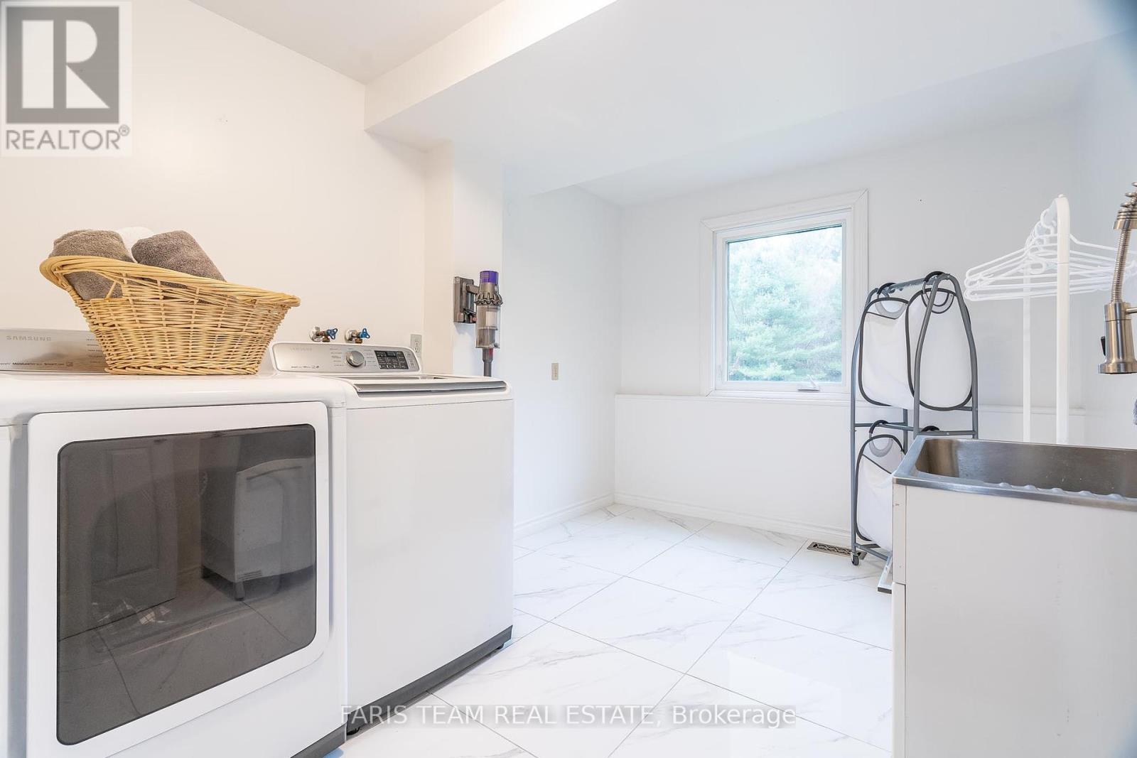 66 HAWTHORN PL