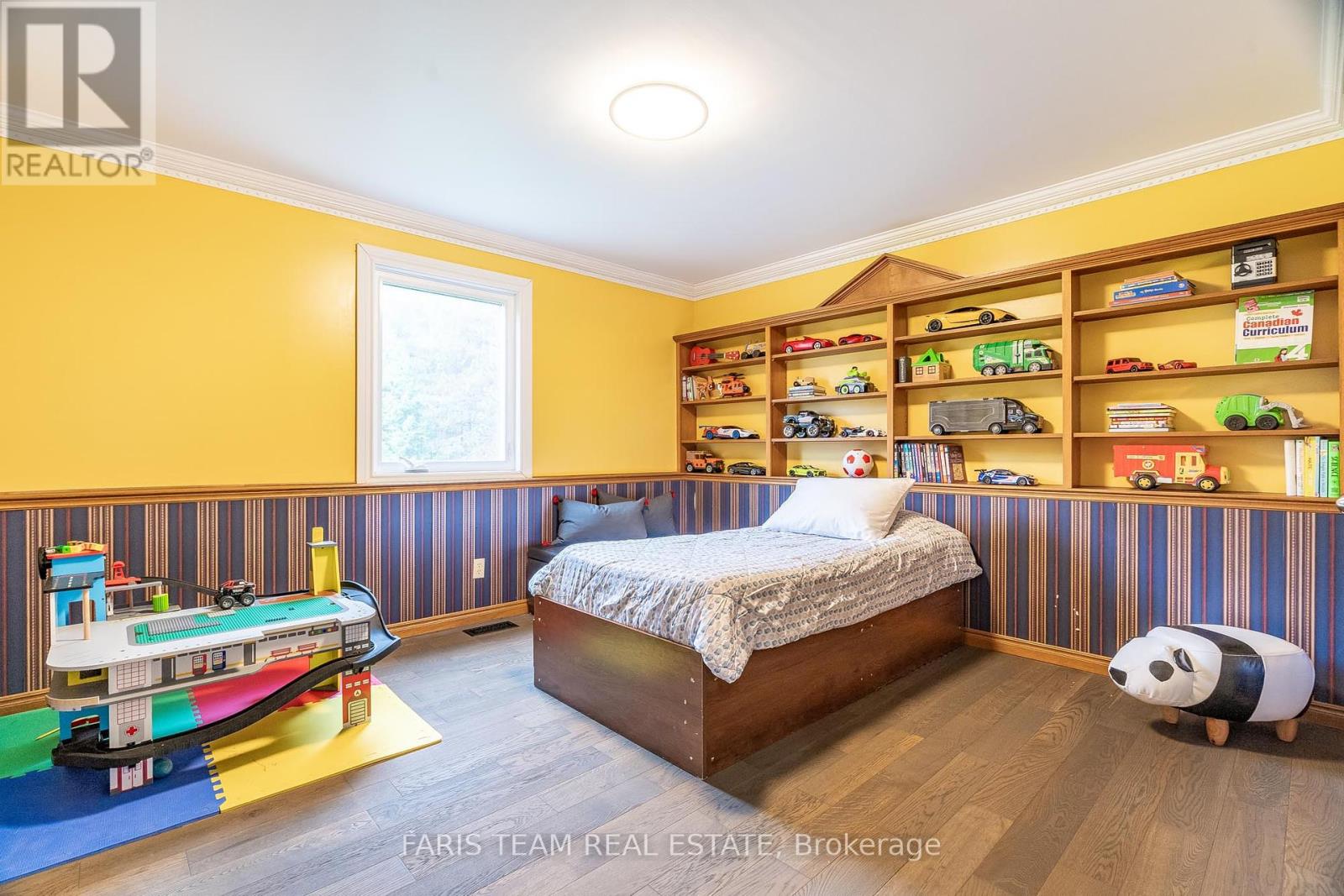 66 HAWTHORN PL