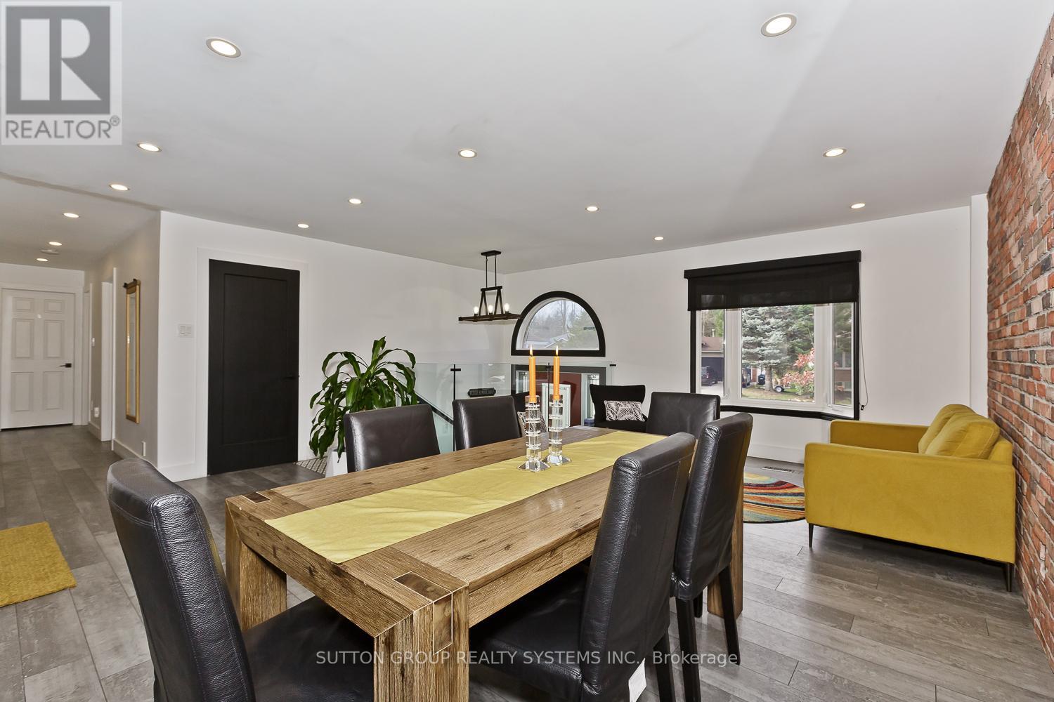 81 ROYAL BEECH DR