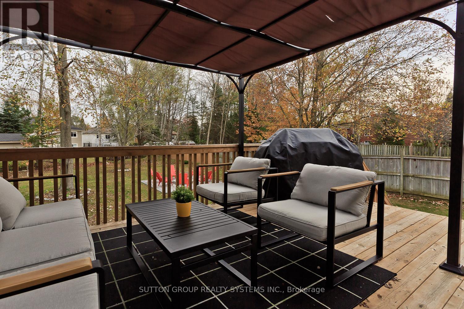 81 ROYAL BEECH DR