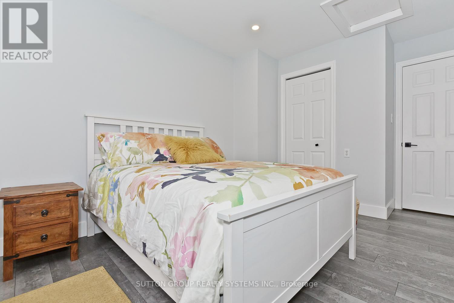 81 ROYAL BEECH DR