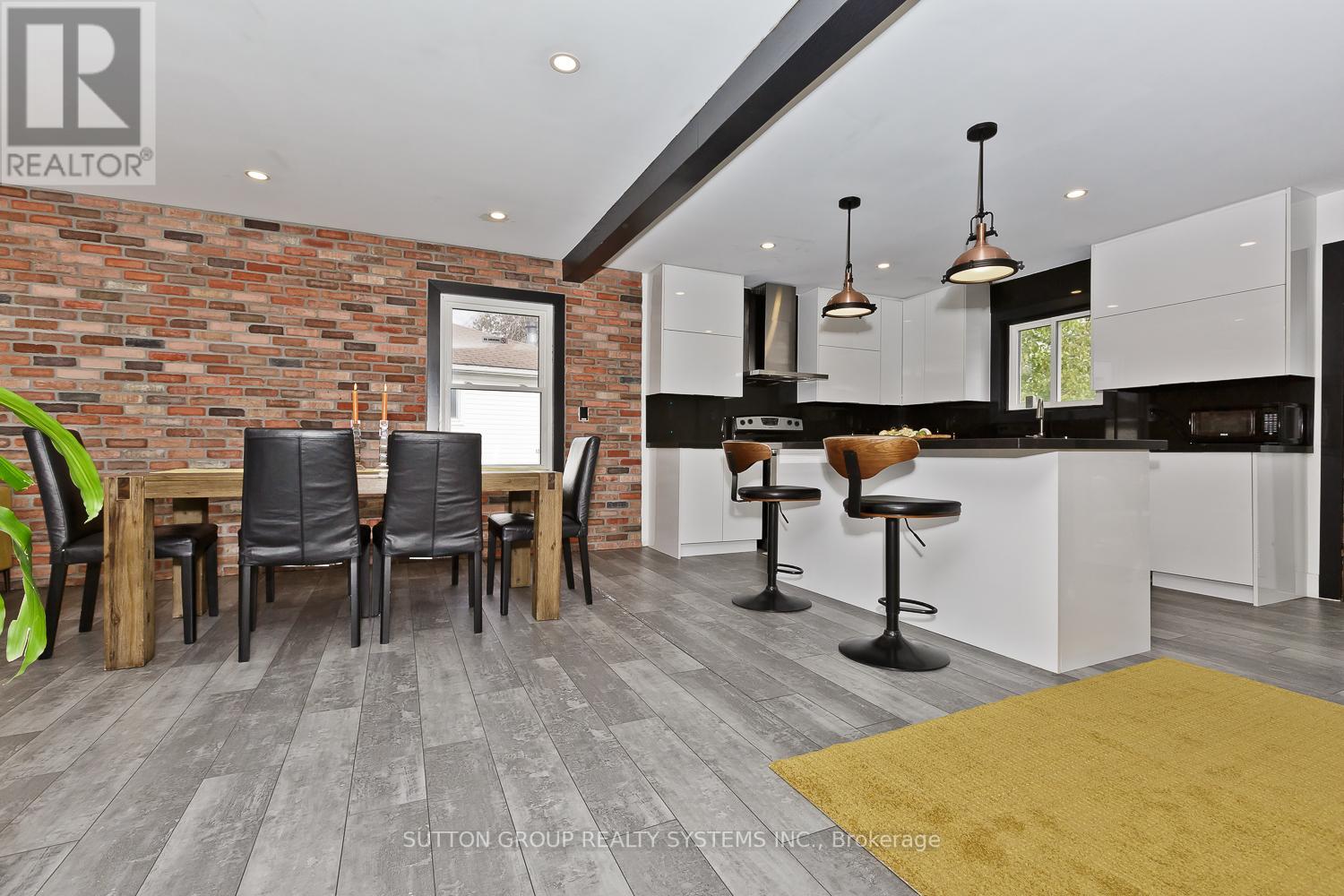 81 ROYAL BEECH DR
