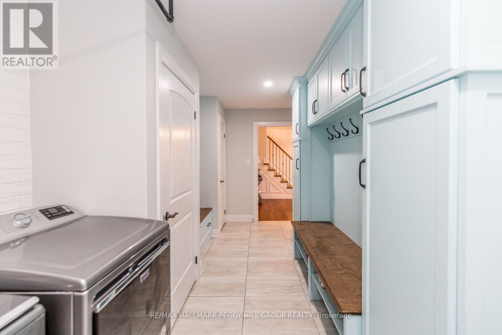 4 CHESLOCK CRES