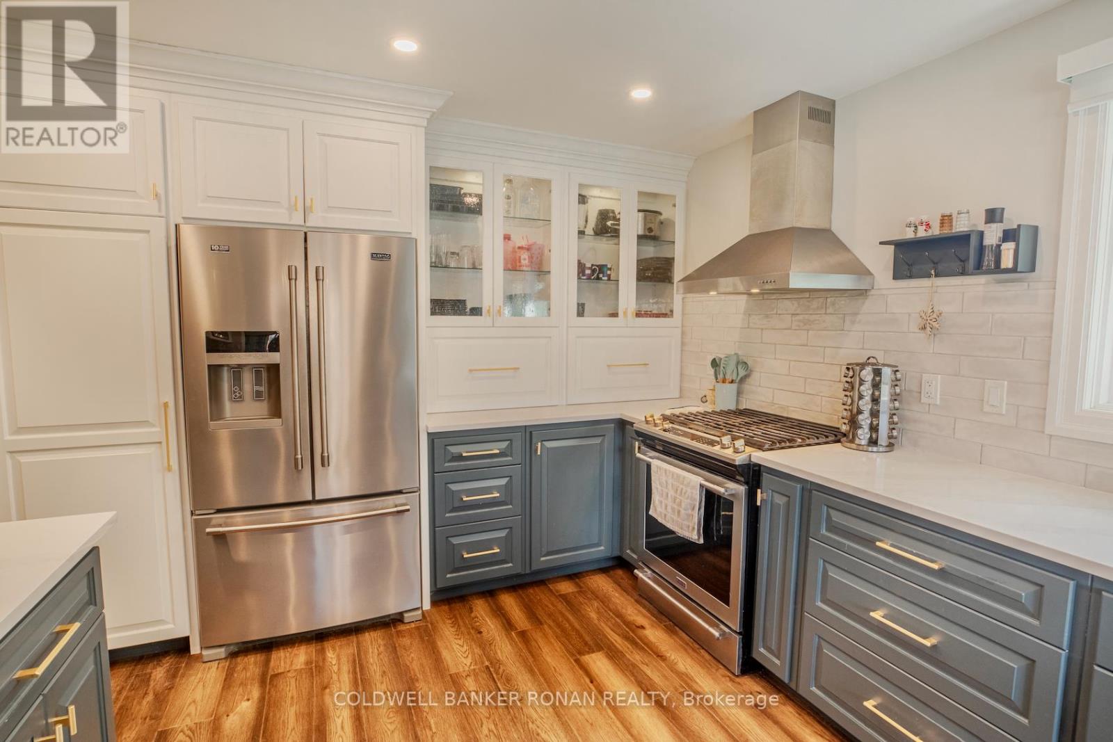 43 LANKIN BLVD