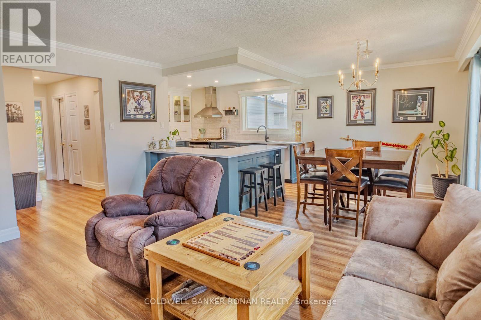 43 LANKIN BLVD