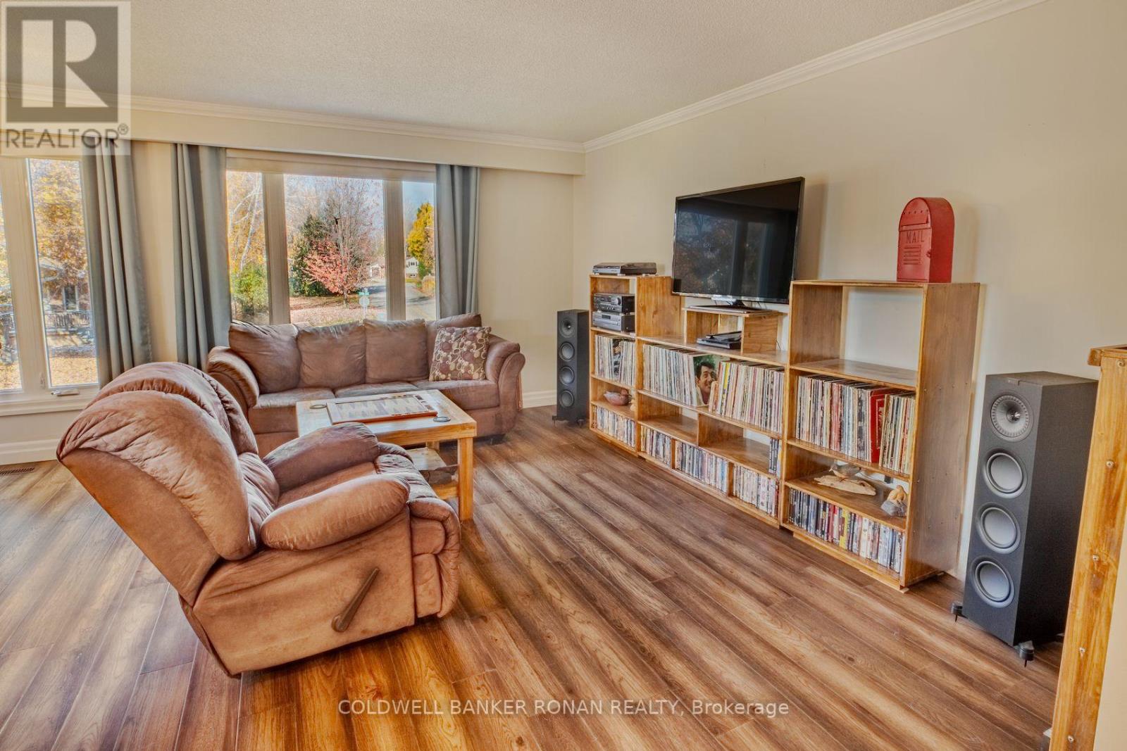 43 LANKIN BLVD