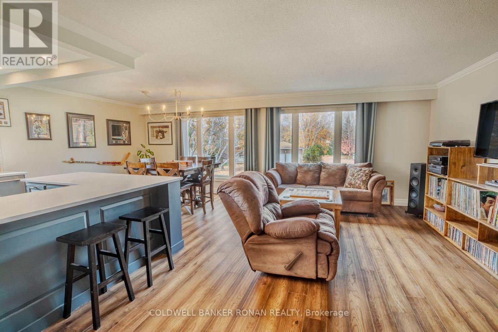 43 LANKIN BLVD