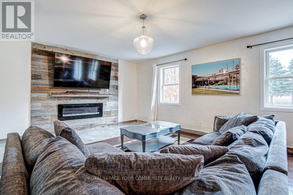 11 BLACKBURN AVE