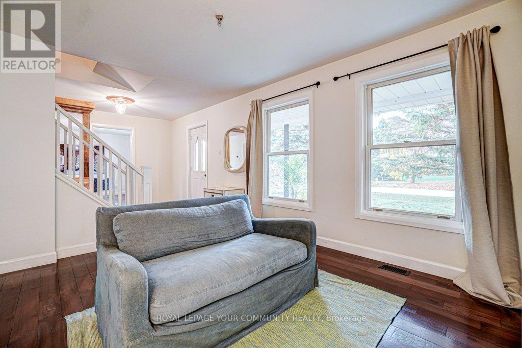 11 BLACKBURN AVE