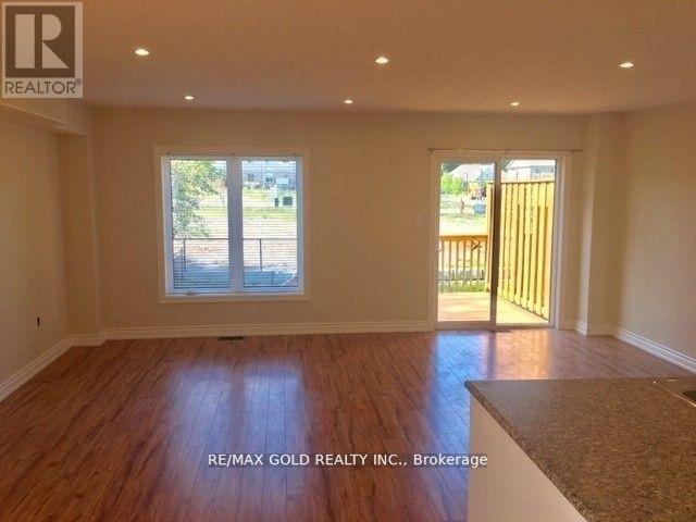 1002 YONGE ST UPPER LVL ST