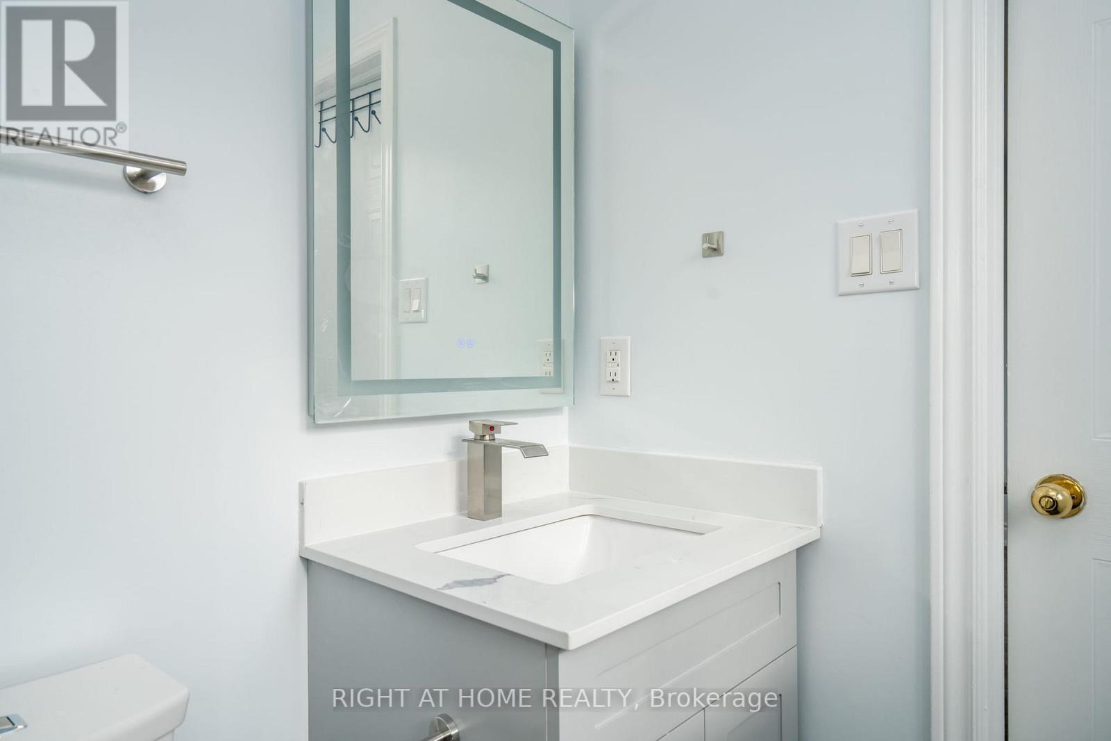 1052 DINA CRES