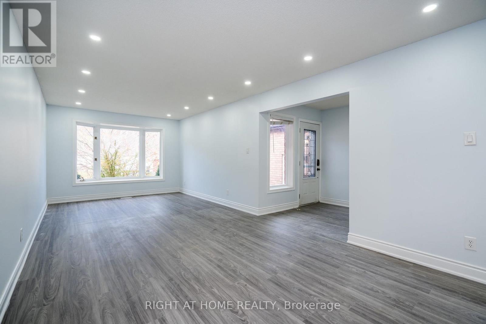 1052 DINA CRES
