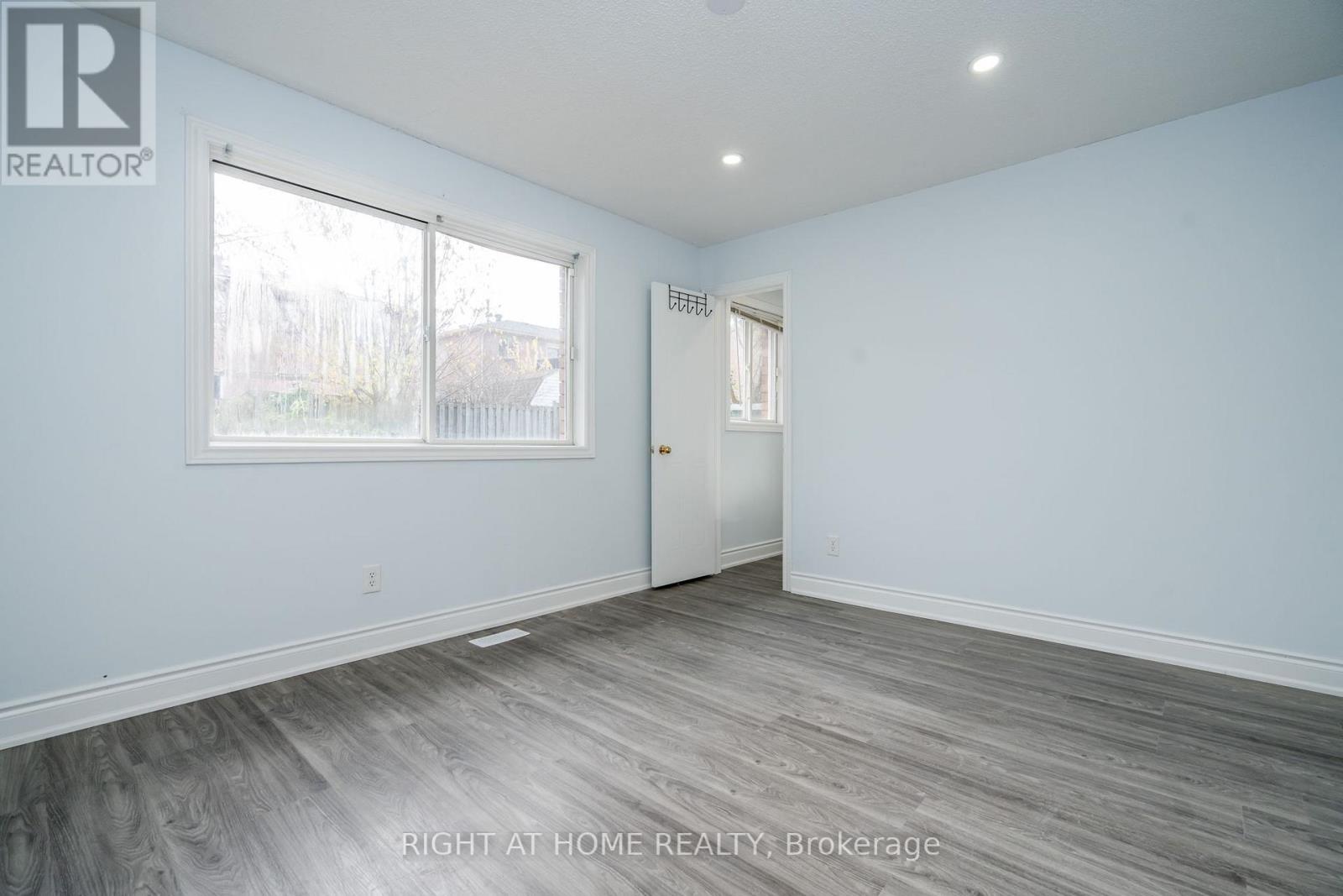 1052 DINA CRES