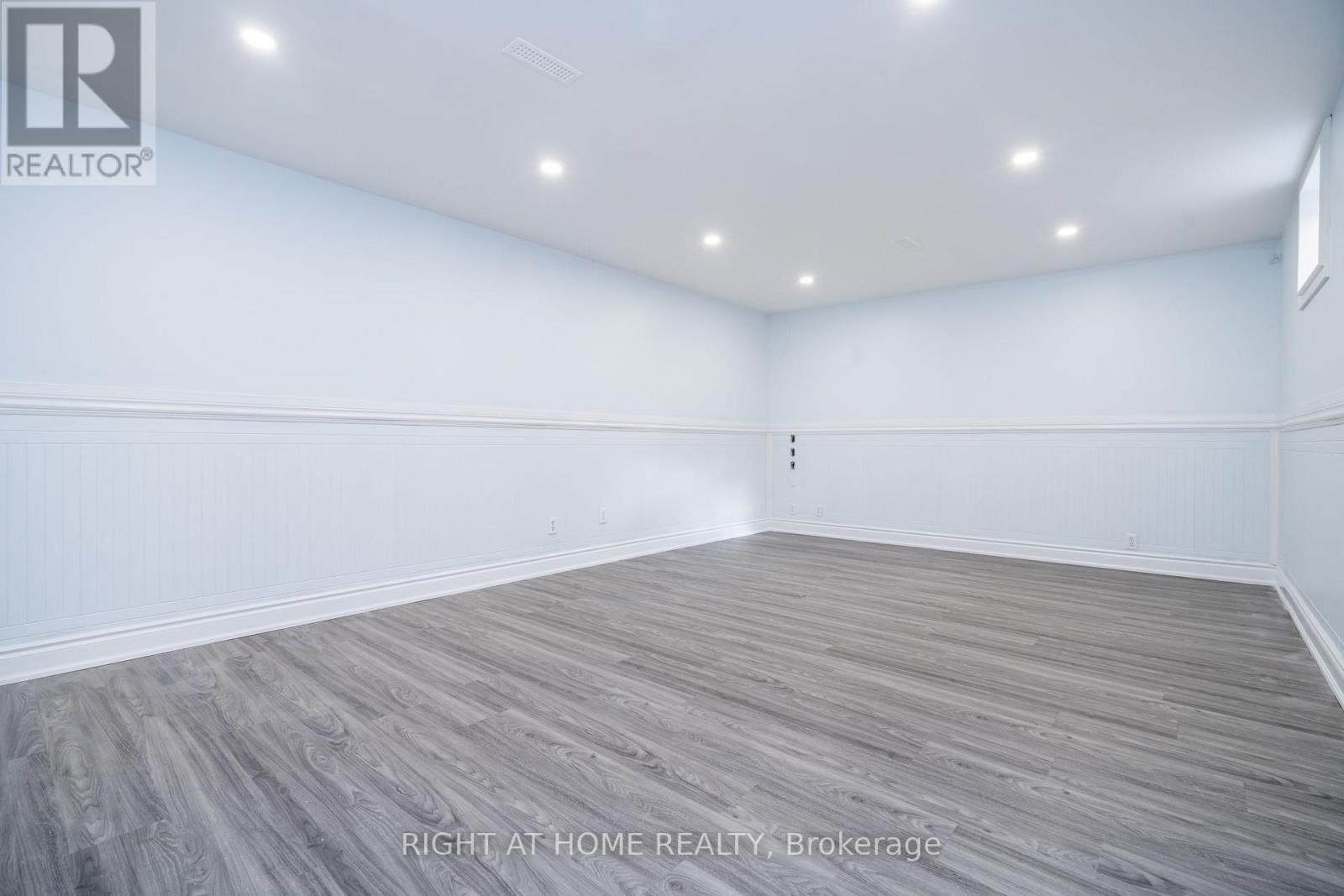 1052 DINA CRES