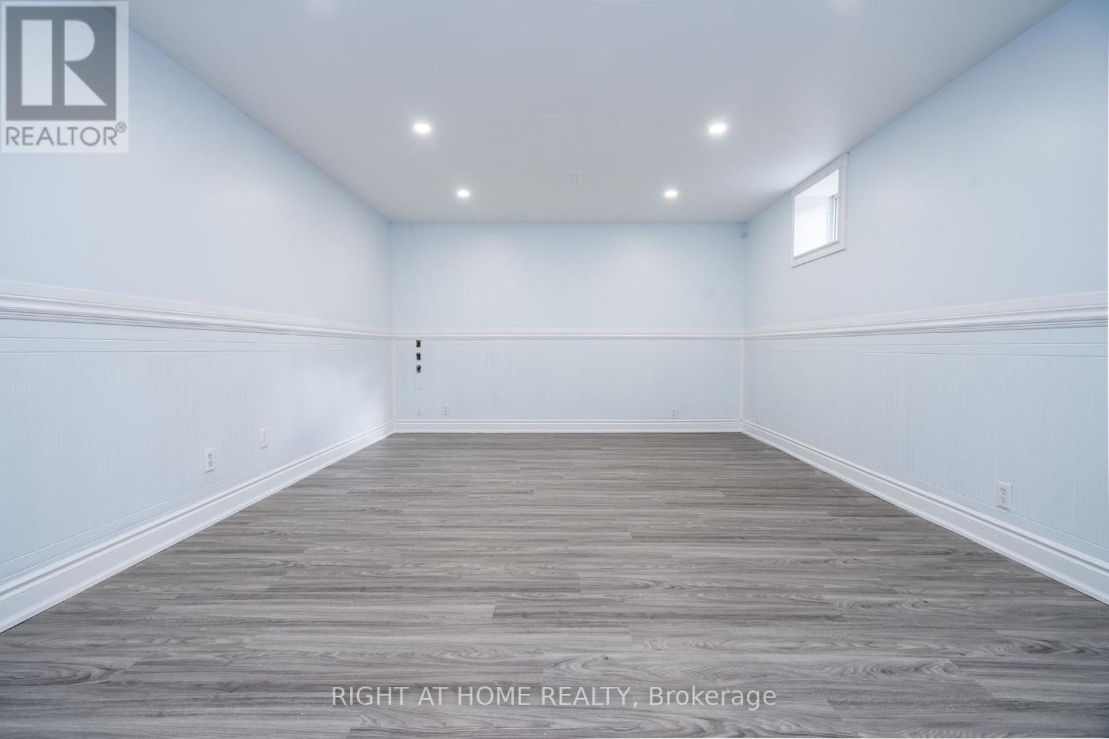 1052 DINA CRES