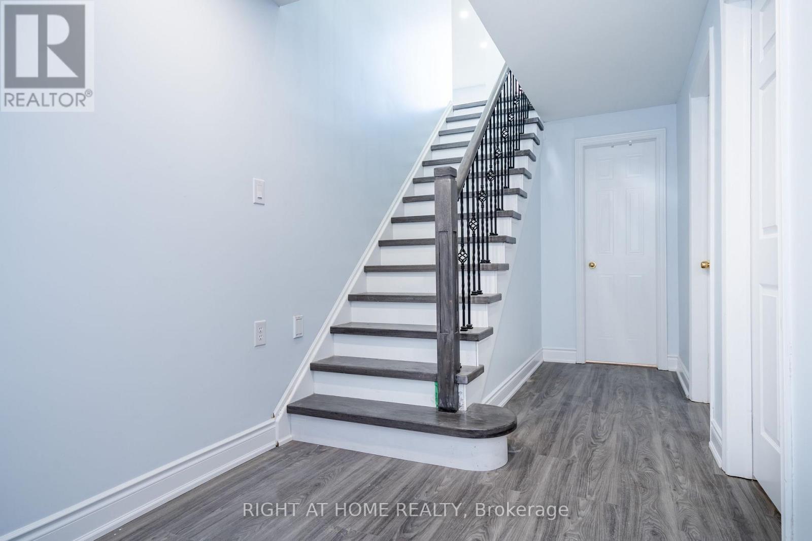 1052 DINA CRES