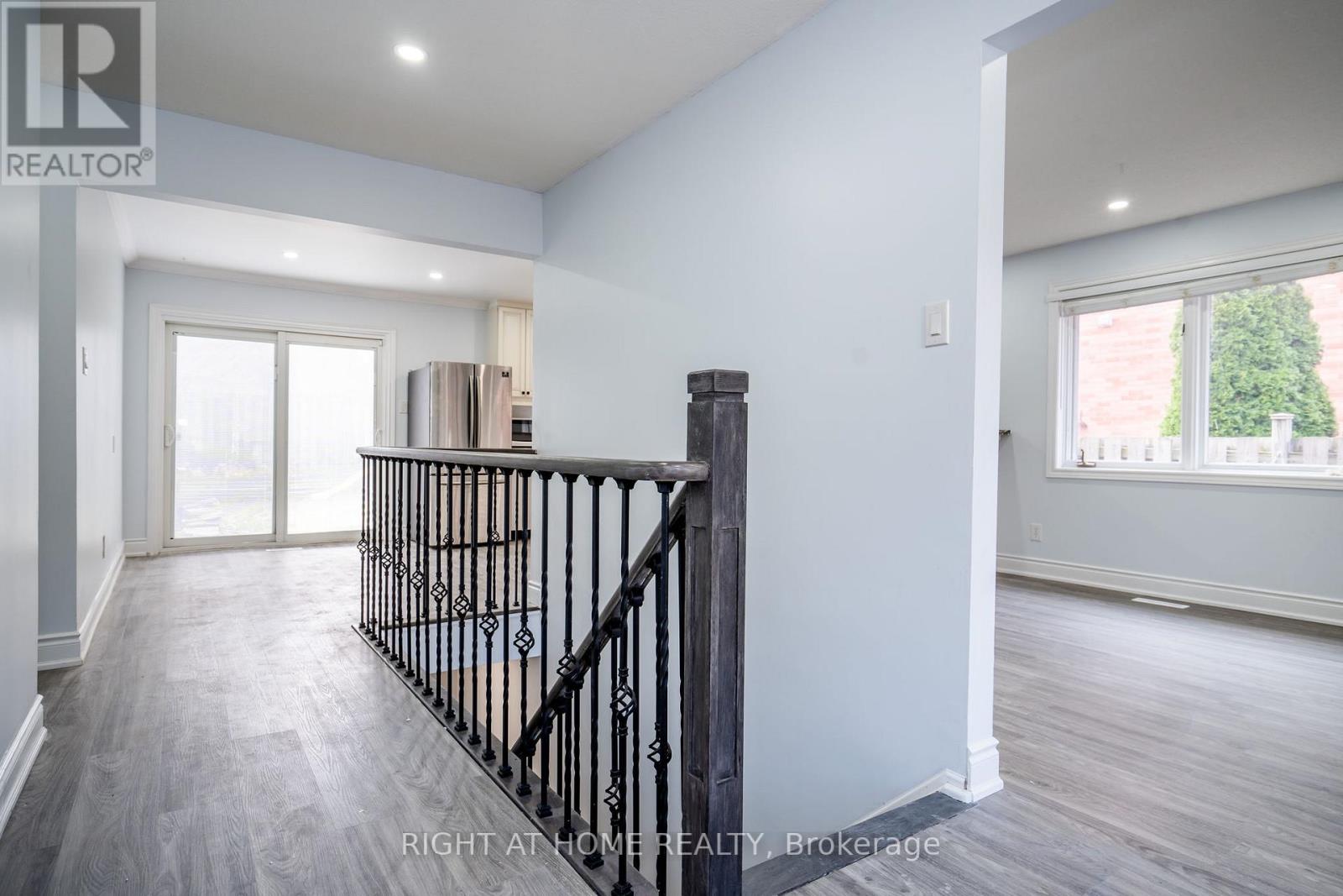 1052 DINA CRES