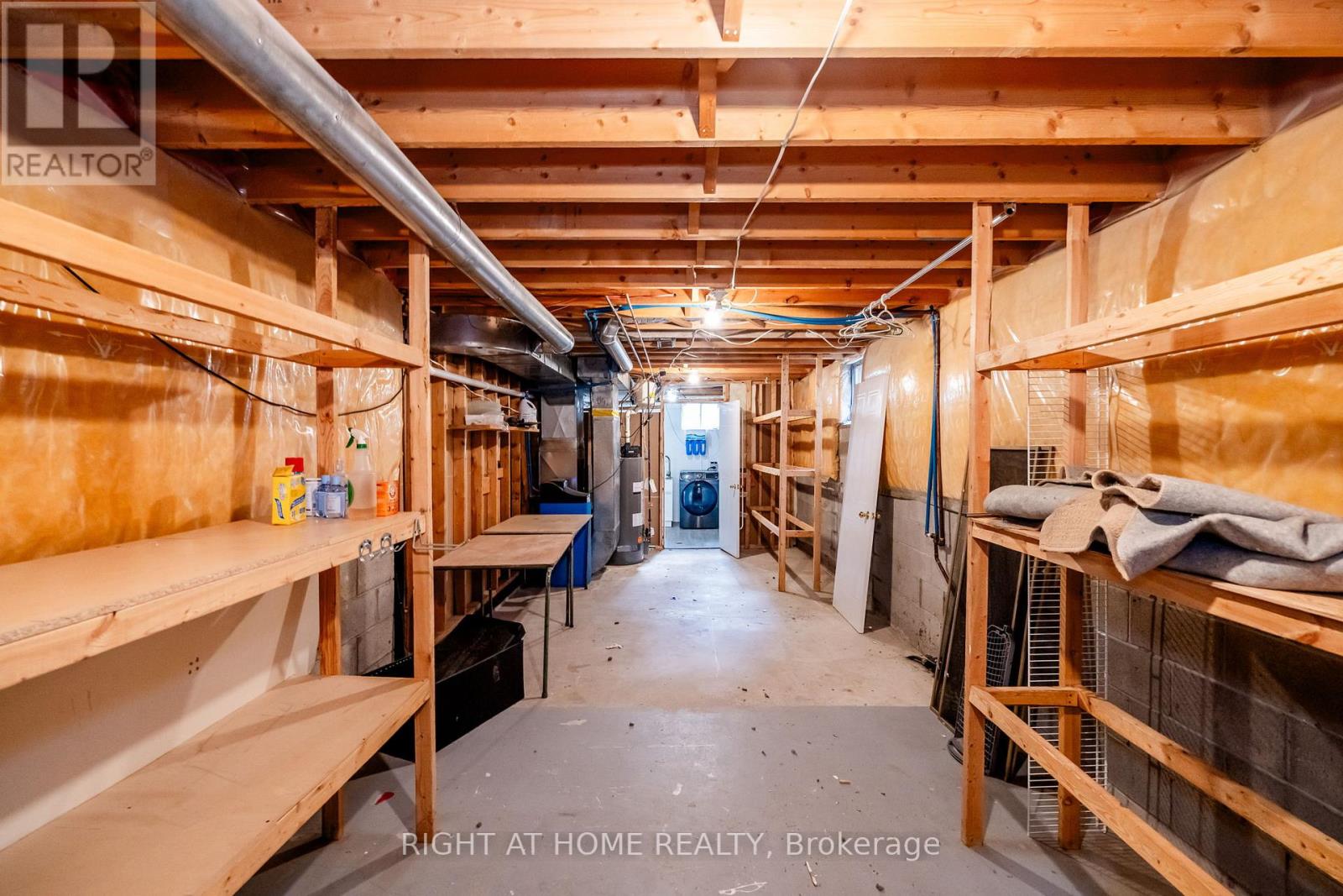 1052 DINA CRES
