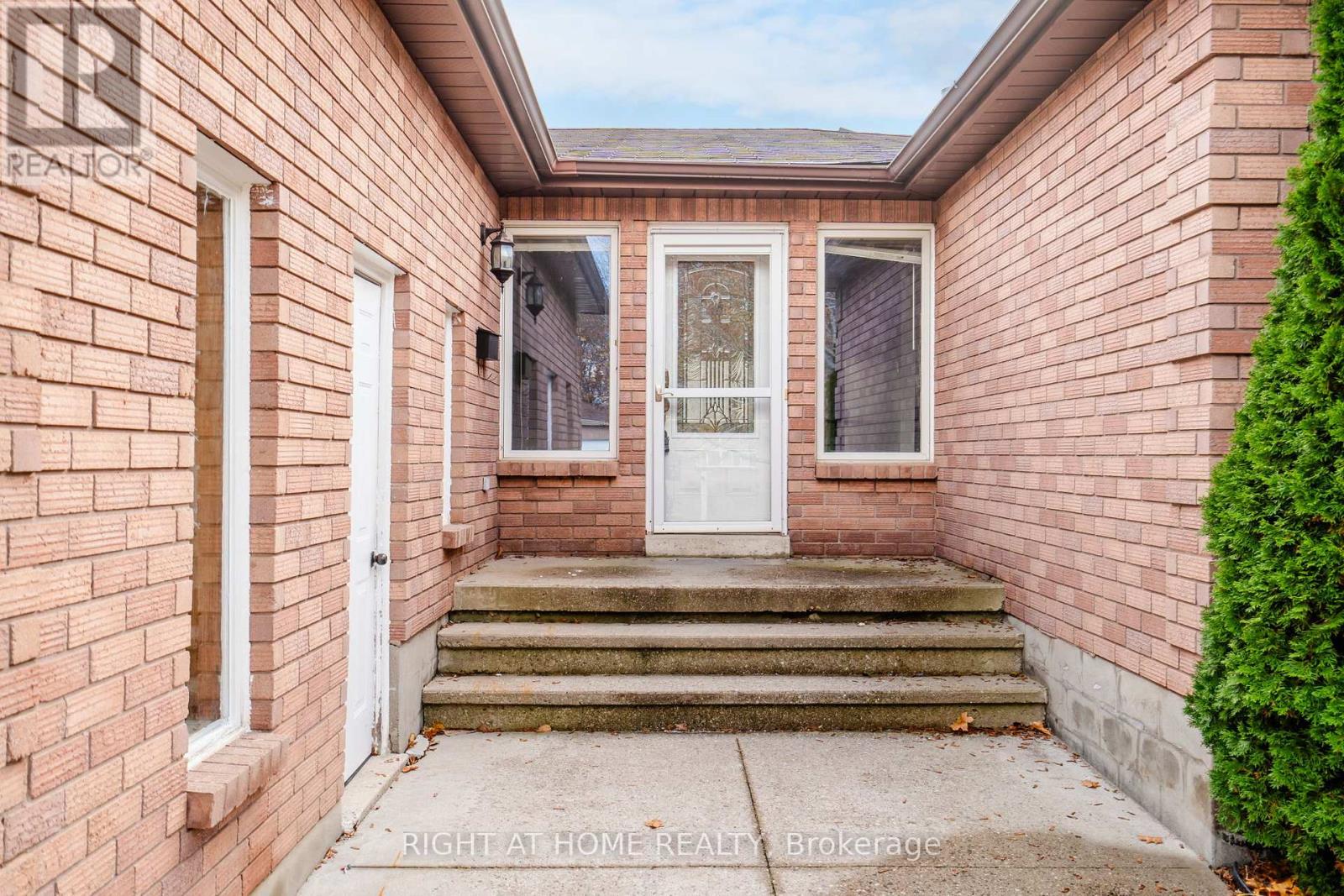 1052 DINA CRES