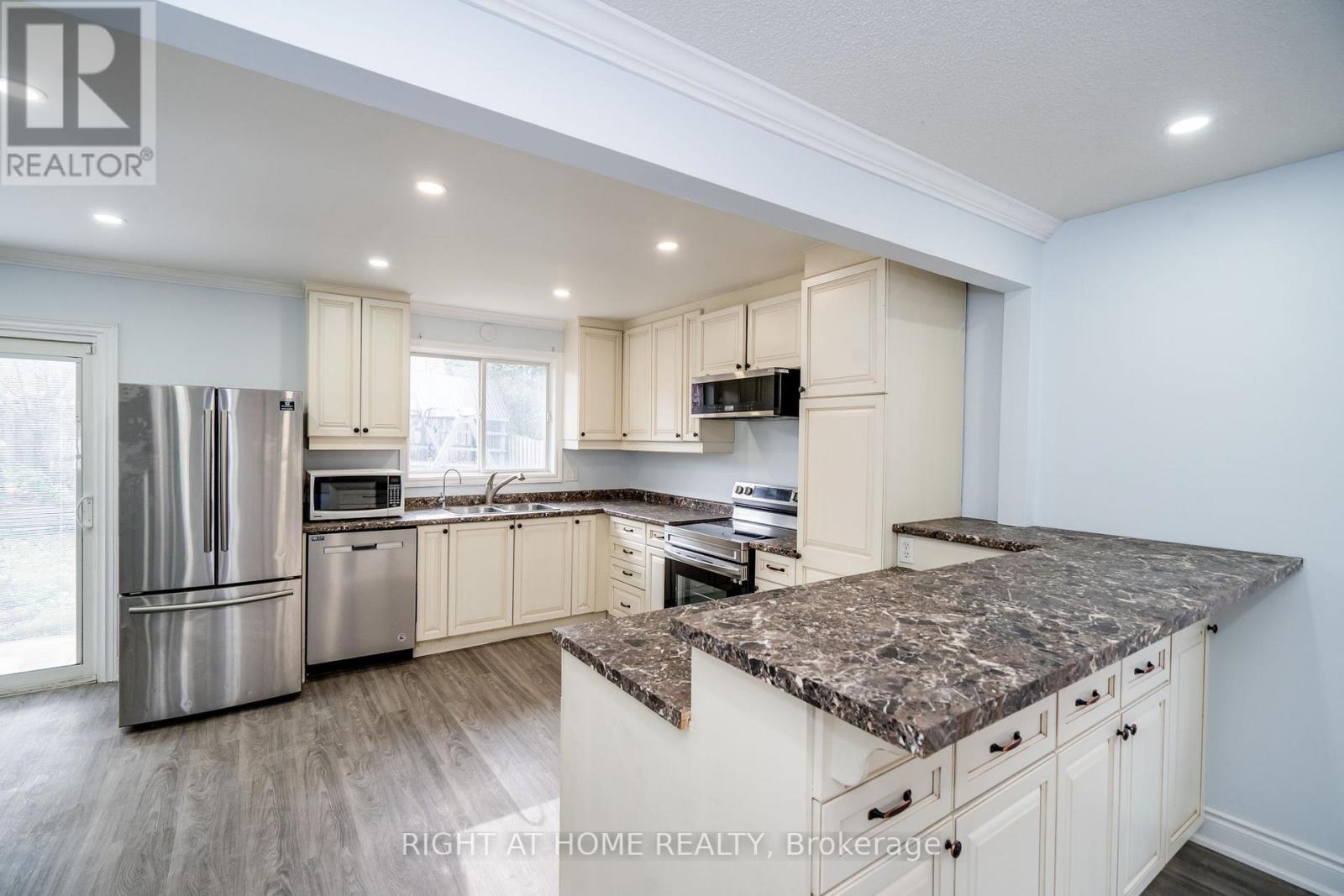 1052 DINA CRES