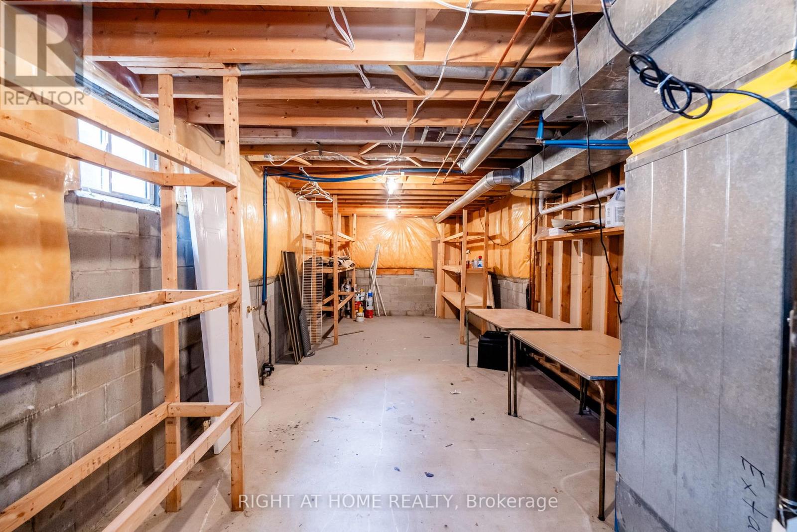 1052 DINA CRES