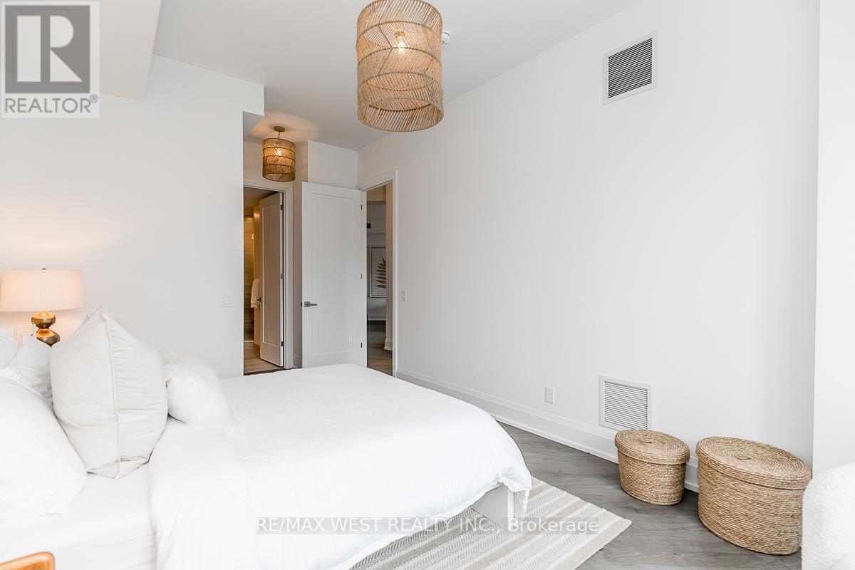 #212 -1 HUME ST, #212