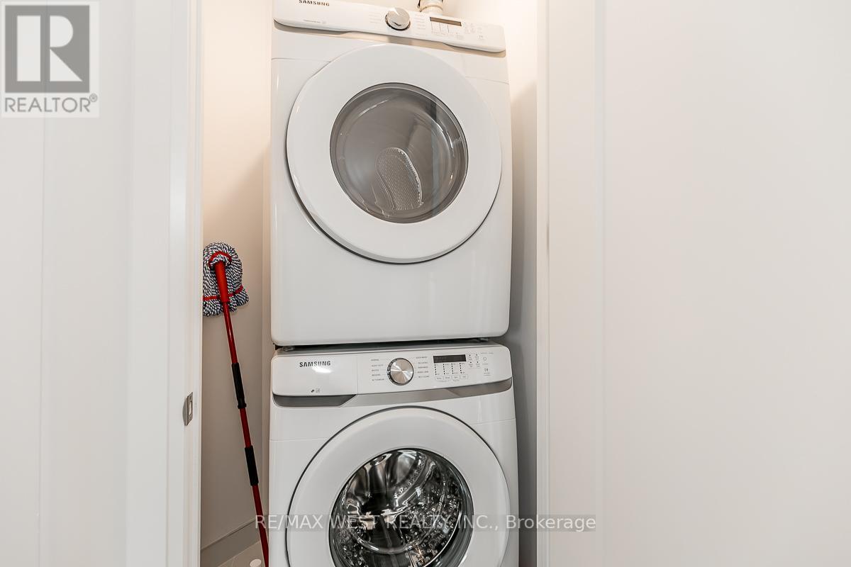 #212 -1 HUME ST, #212