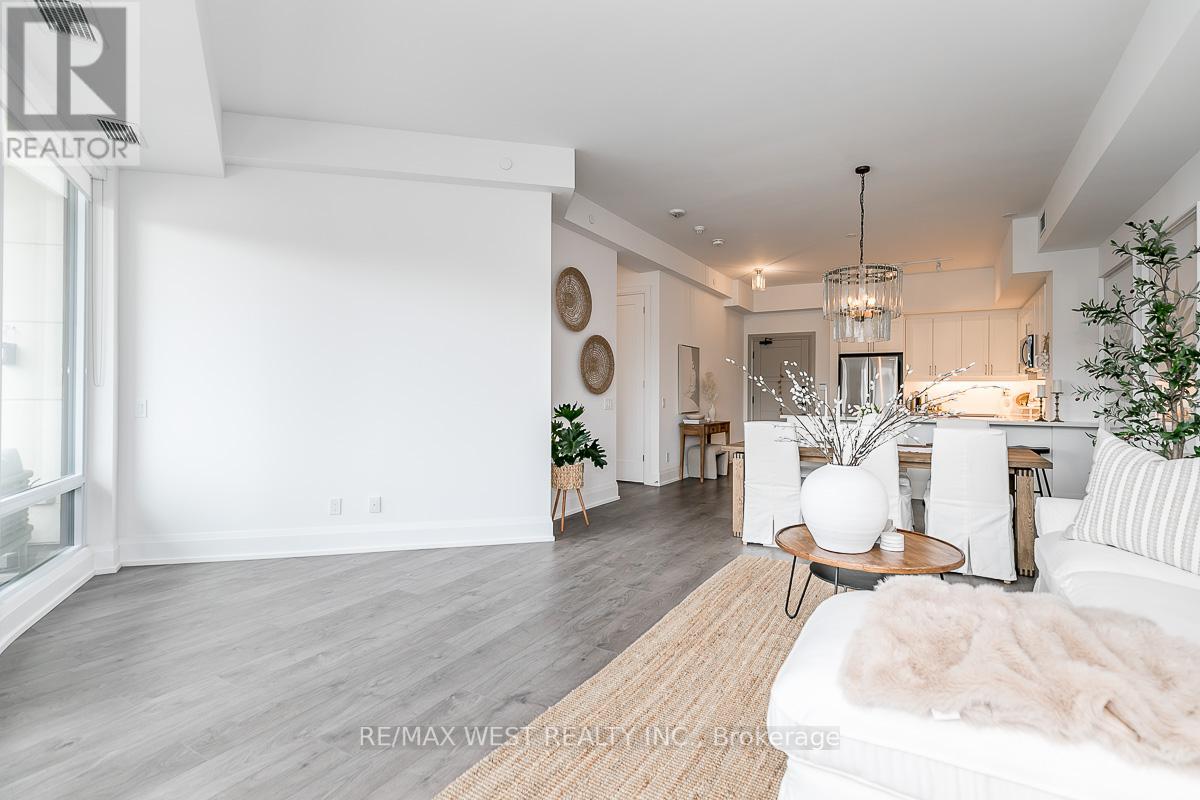 #212 -1 HUME ST, #212
