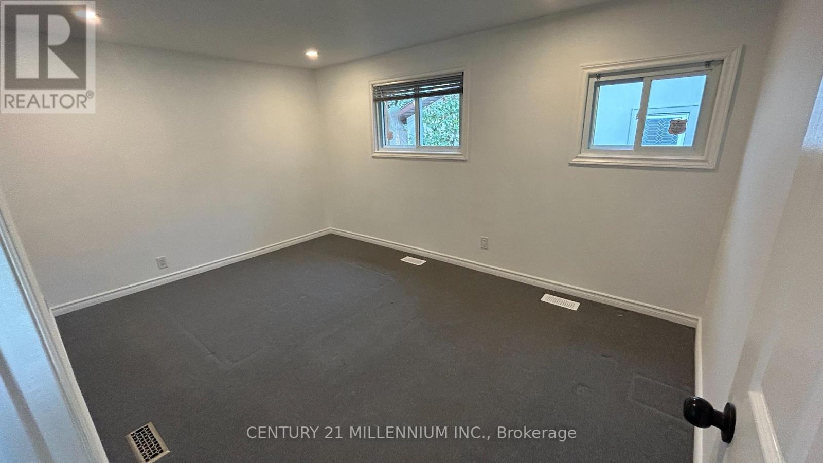 15 ST CLAIR ST