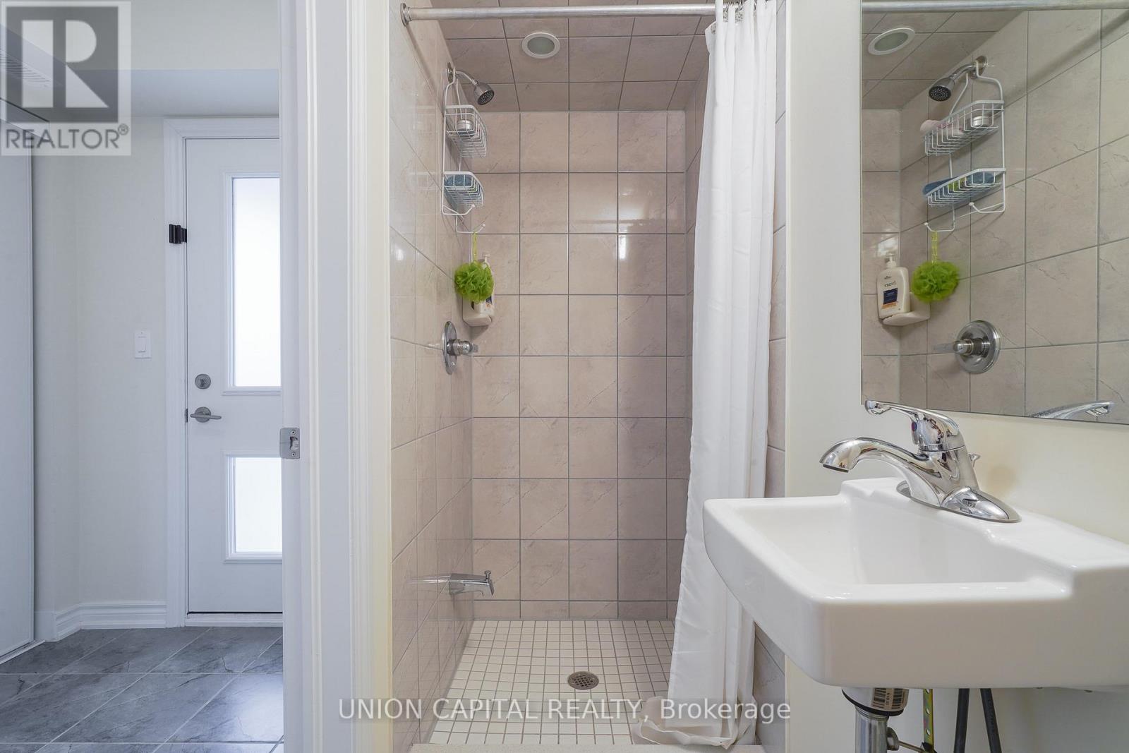 #205 -6 ANCHORAGE CRES, #205