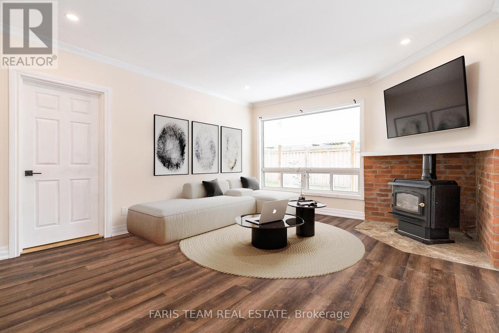 237 SIMCOE ST