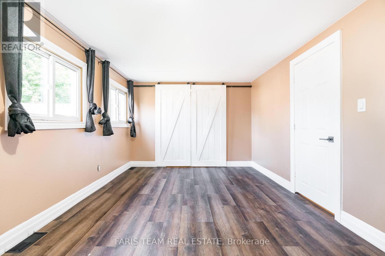 237 SIMCOE ST